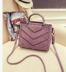 Casual tote with round metal handle Handbag