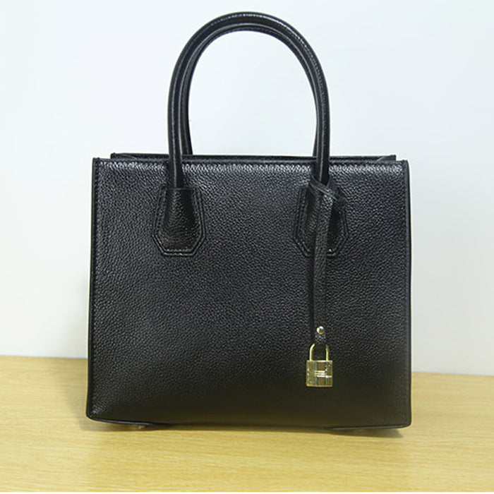 Simple and elegant fashion handbag