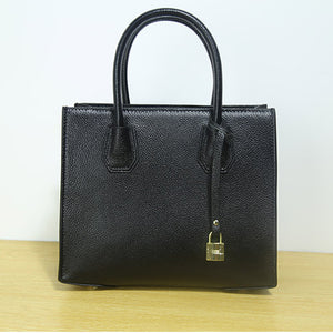 Simple and elegant fashion handbag