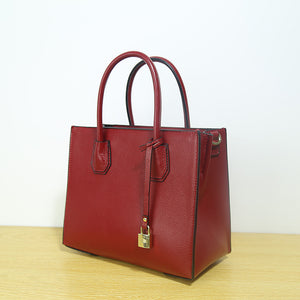 Simple and elegant fashion handbag